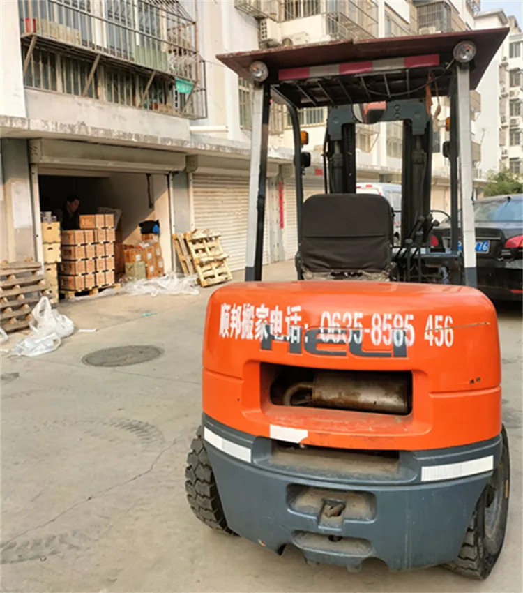 聊城设备搬运叉车出租.webp