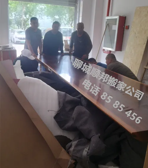 红木板台搬运-聊城搬家公司.webp 红木板台搬运-聊城搬家公司.webp
